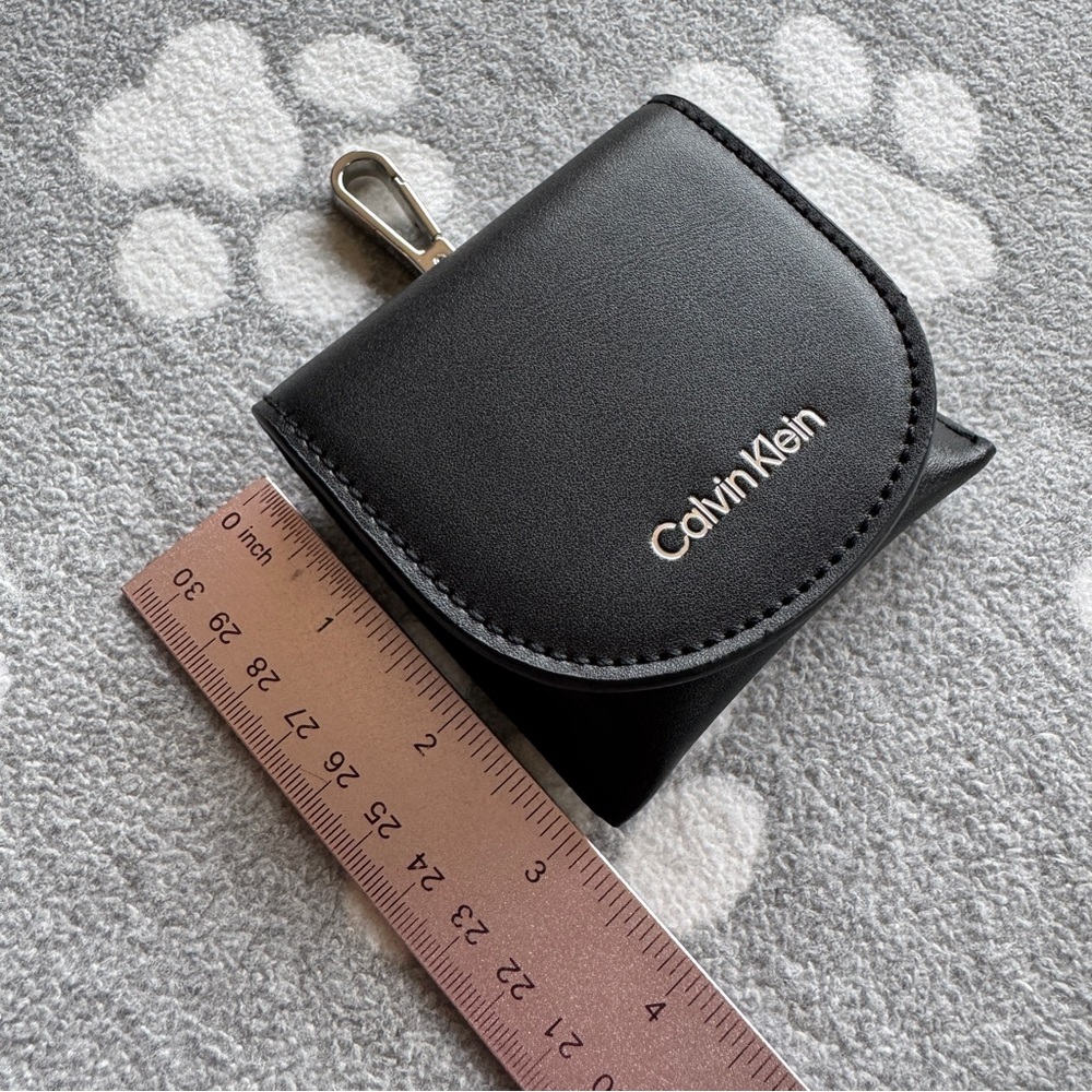 LAST CHANCE🔥 Calvin Klein AirPods Case w/ Clip NWOT - Picture 2 of 10